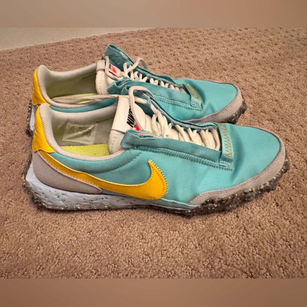 Woman’s Nike Racer Waffle Shoe Size 10